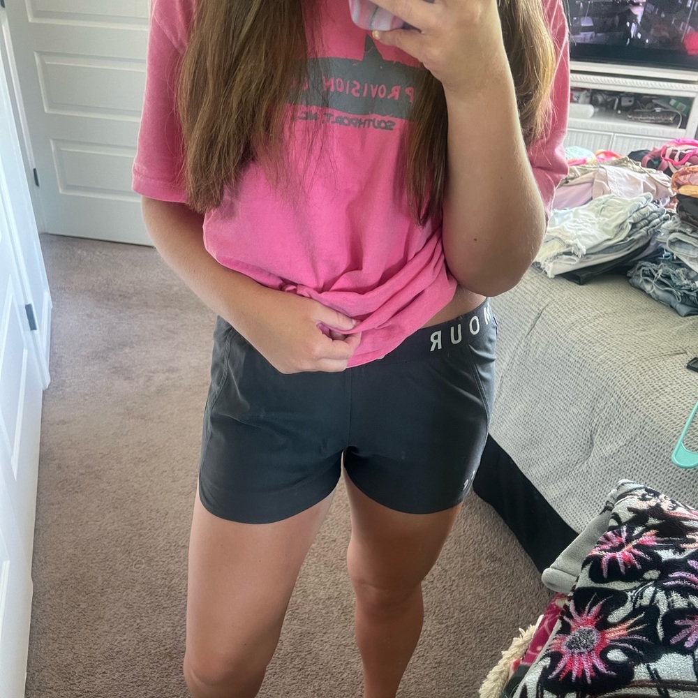 Under Armour Women’s Grey Athletic Shorts Size Medium